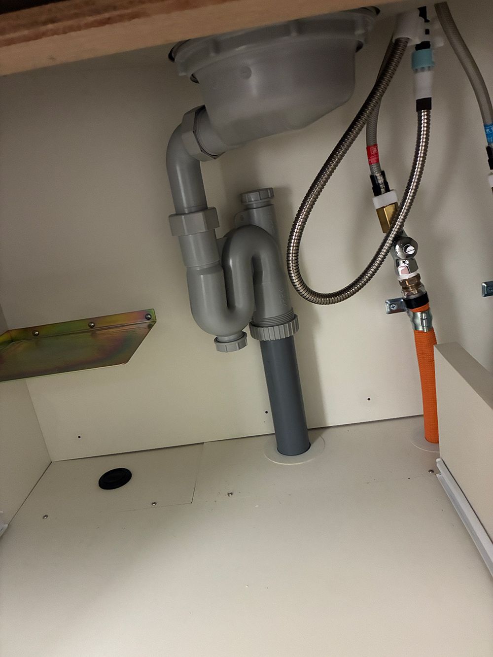 キッチン下排水パイプ工事