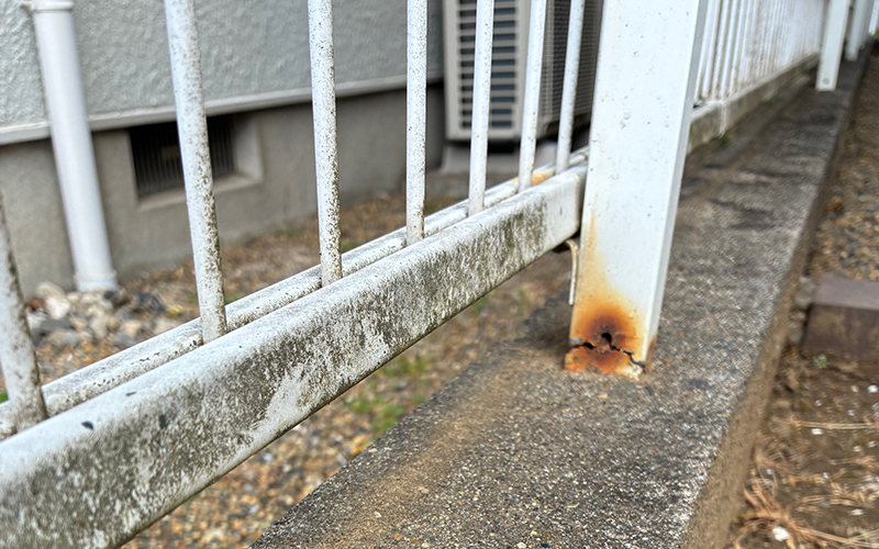 フェンスの柱補強工事